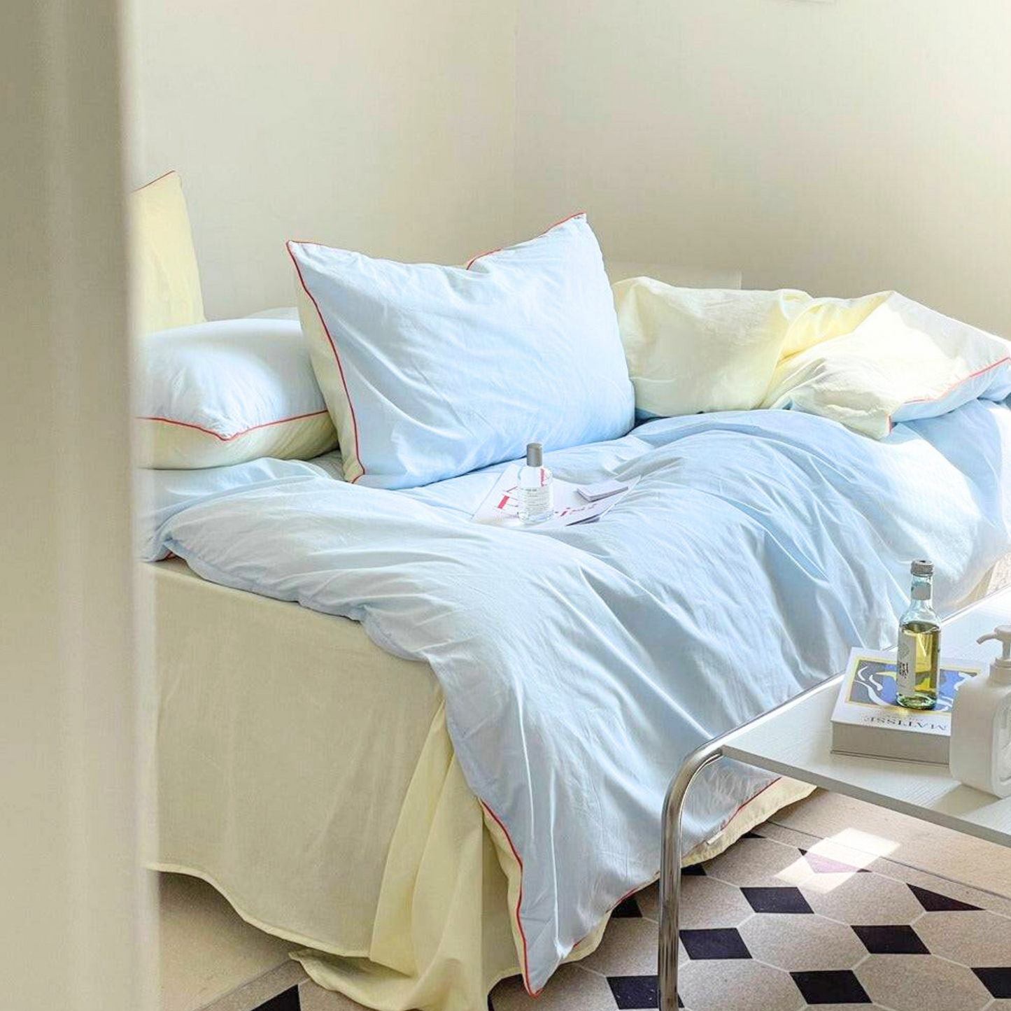 Sky Blue & Yellow Two-Tone Duvet Set - Sunshine Color Block Bedding for Bold Trendsetters